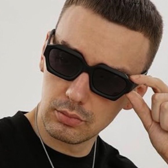 Men Women Trendy Black Lens Sports Black Frame Shades Oversized Sunglasses - Picture 4 of 9